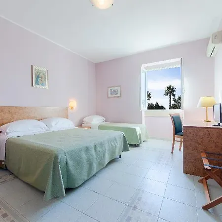Otel Antica Masseria Li Sauli 3*