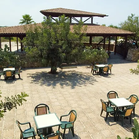 Hotell Antica Masseria Li Sauli